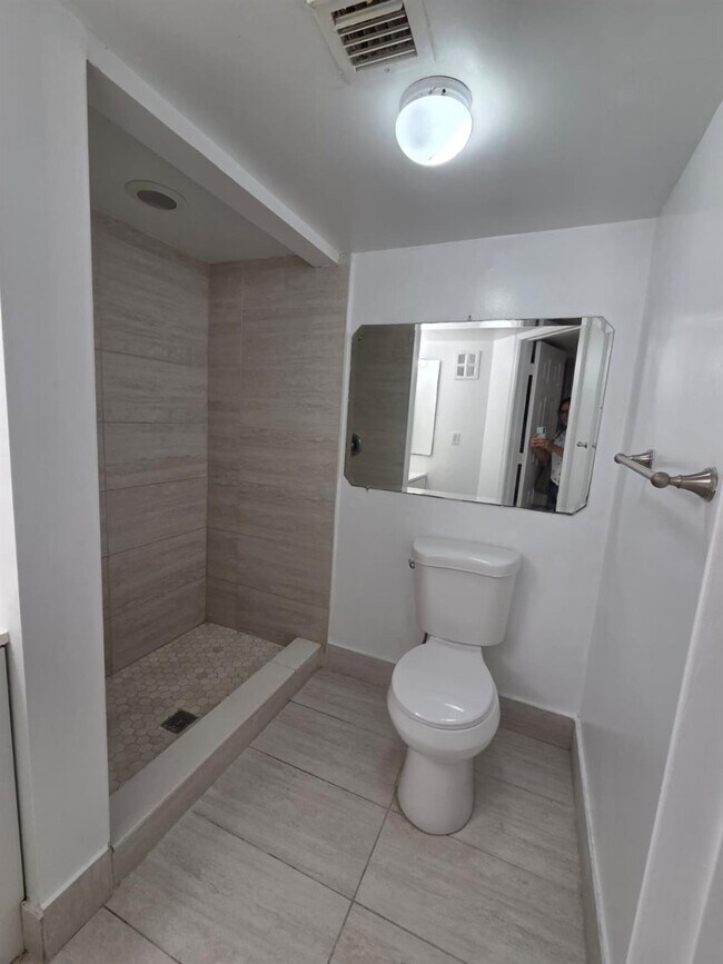 Building Photo - 7901 S Colony Cir