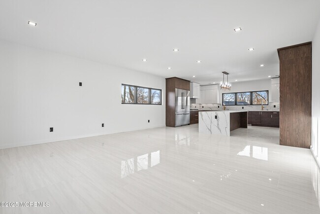 Building Photo - 459 Harnell Ave