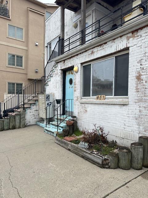 Building Photo - 451 E Broadway