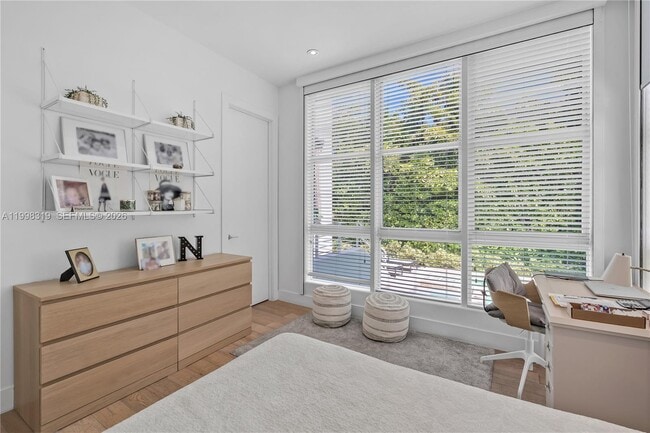 Building Photo - 435 Hampton Ln