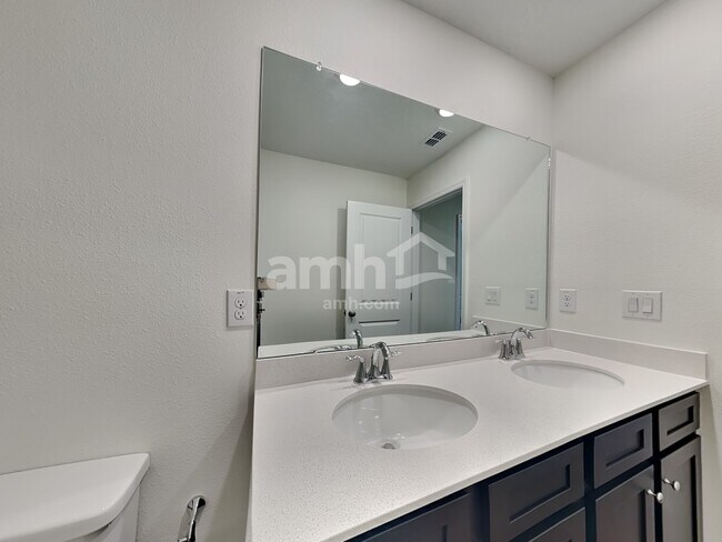 Building Photo - 27280 St Andrews Ave