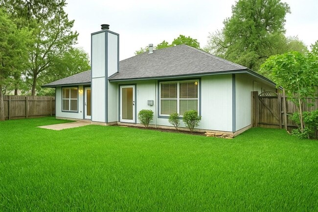 Building Photo - 702 Twin Oak Trail