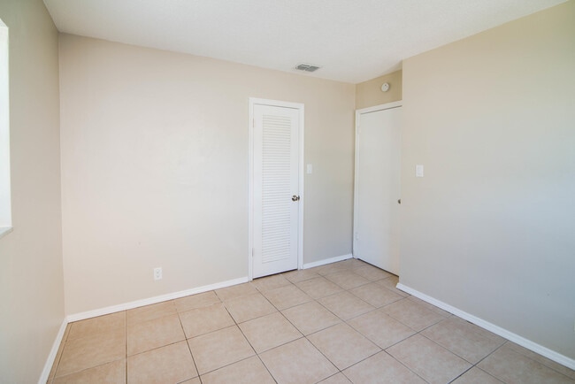 Building Photo - 8524 NW 57th Ct