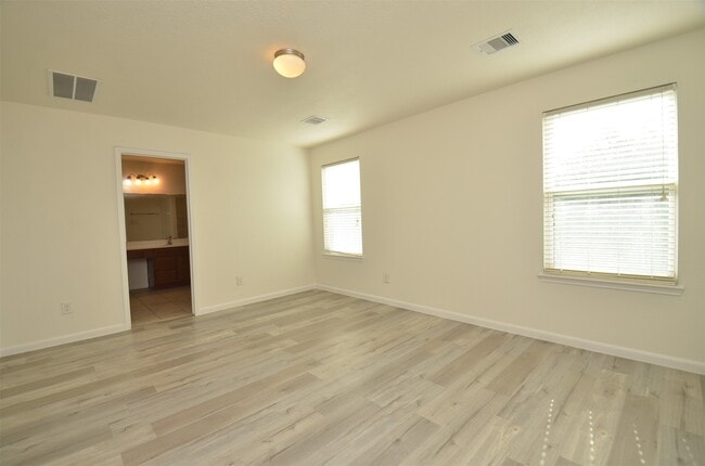 Building Photo - 19009 Barnesdale Ct