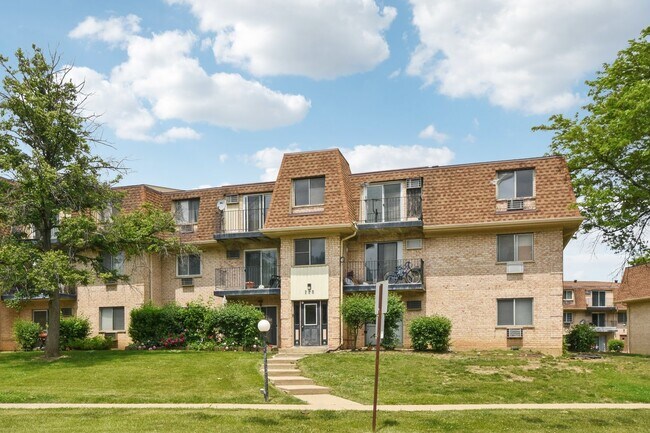 Primary Photo - 226 Shorewood Dr