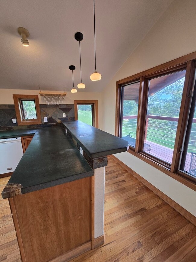 Building Photo - 229 Crestwood Ct