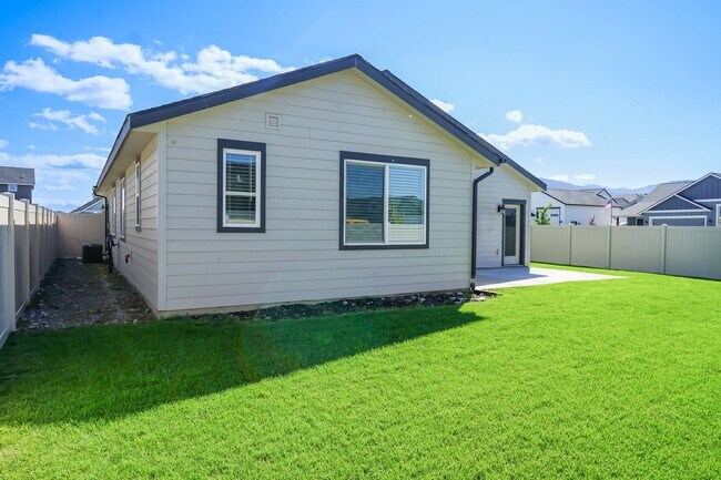 Building Photo - New to the market 3 bedroom 2 bath home.
