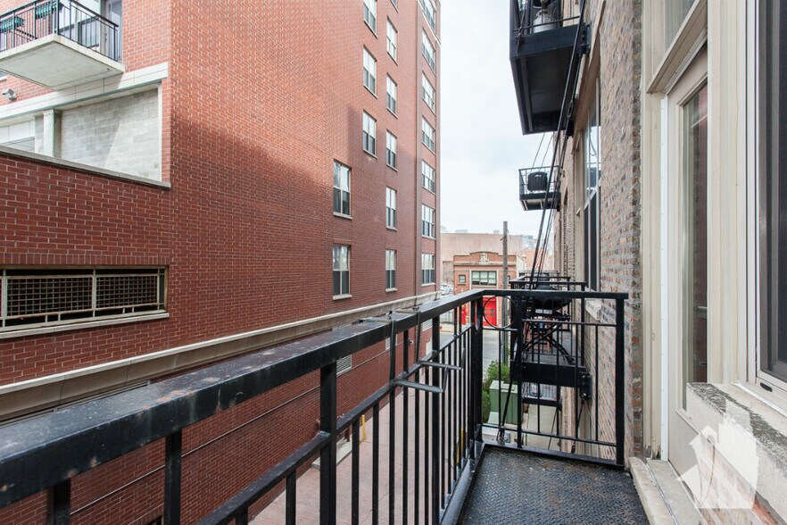 Building Photo - 1500 W Monroe St