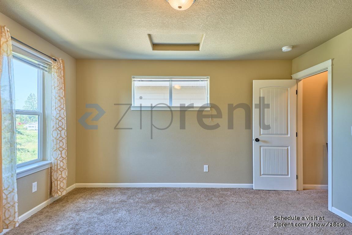 Building Photo - Unit