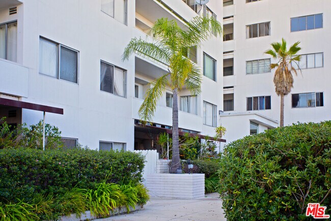 Building Photo - 7250 Franklin Ave