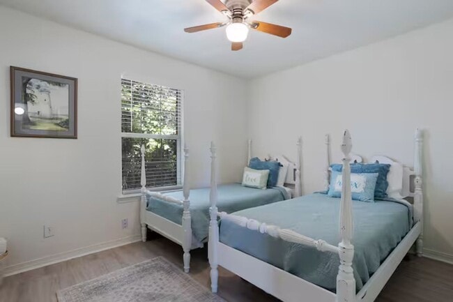 Building Photo - Furnished Duplex