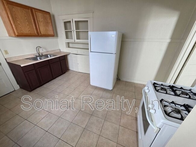 Building Photo - 430 S St Patrick St