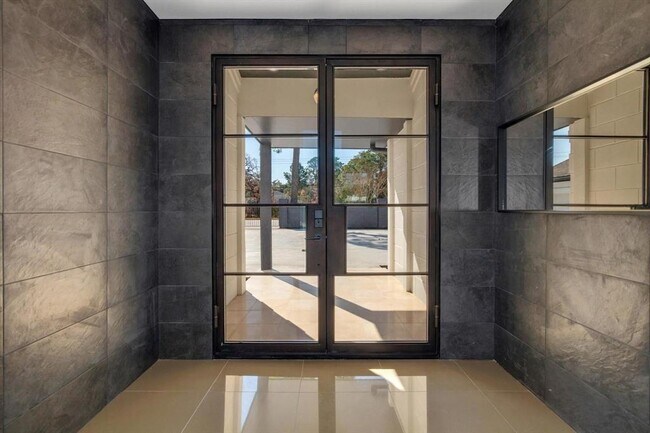 Building Photo - 12564 Memorial Dr