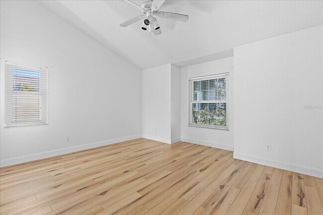 Building Photo - 5517 Loma Vista Dr E