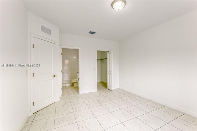 Building Photo - 14885 NE 7th Ave