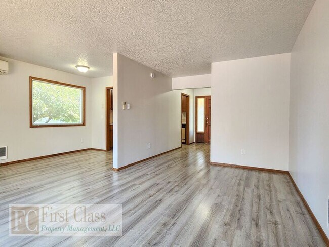 Building Photo - 1117 NE 181st Ave