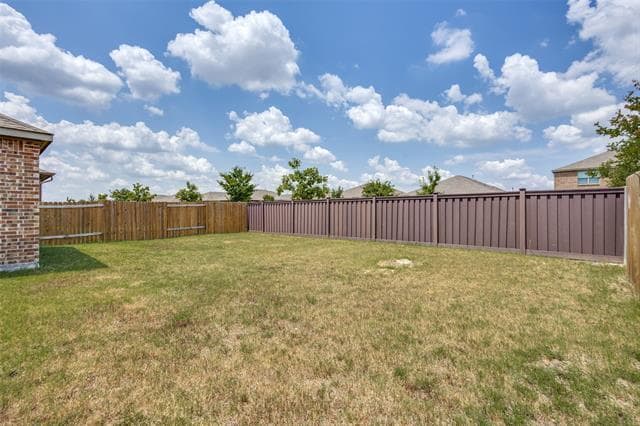 Building Photo - 304 Aceves Ct