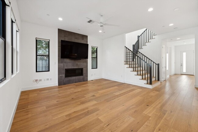 Building Photo - Luxurious Modern Single Family Home in West Menlo Park Available Now!