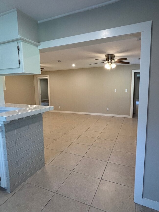 Building Photo - 8049 Forest Hills Dr