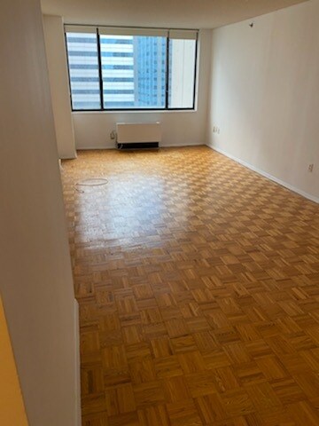 Building Photo - 45 River Dr S