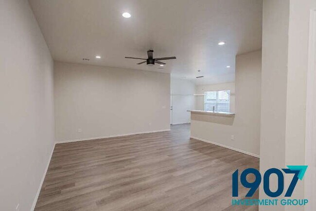 Building Photo - Modern & Spacious 3-Bedroom Home in Newcas...