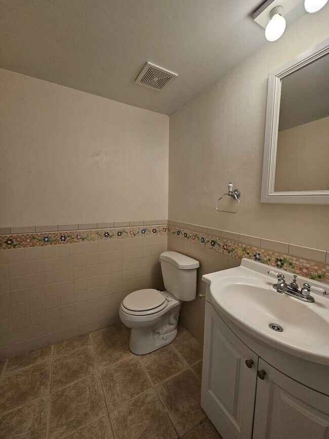 Building Photo - 129 Crystal Bend