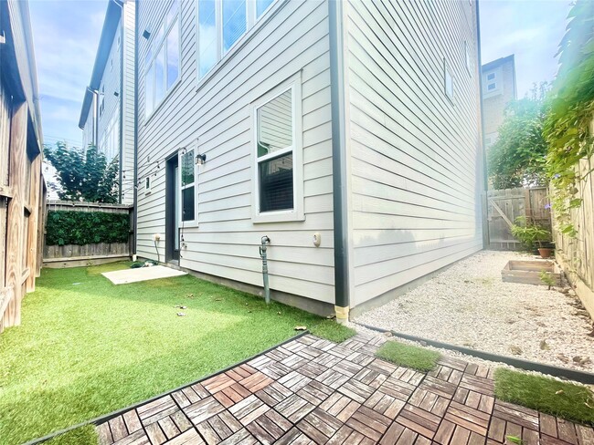 Building Photo - 5813 Petty St