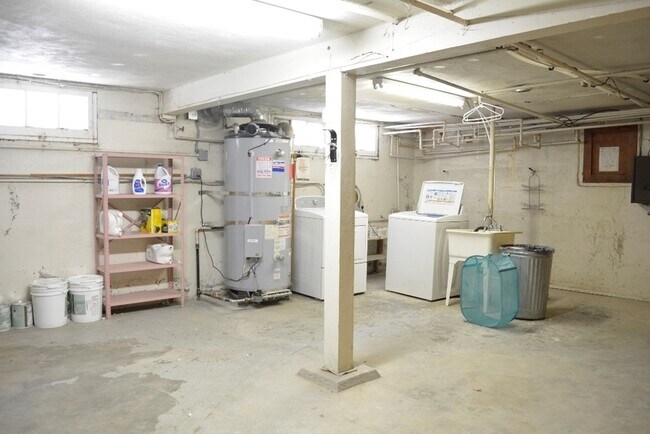 Building Photo - 5034 SE 75th Ave