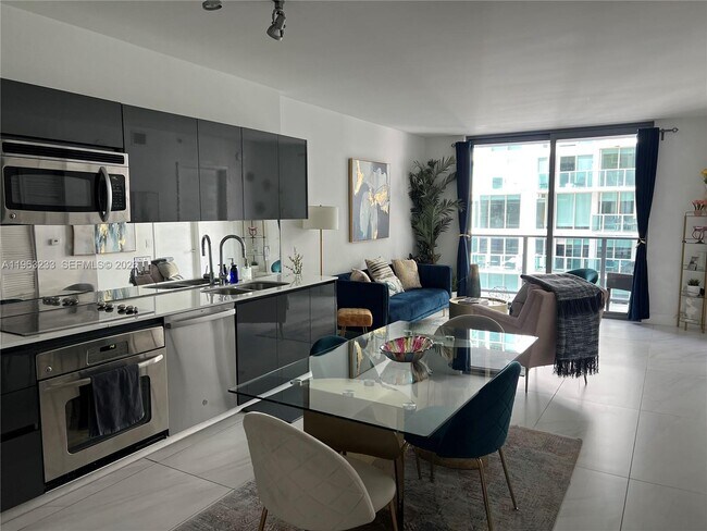 Building Photo - 31 SE 6th St