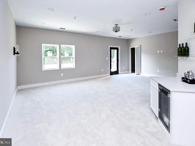 Building Photo - 1 Ayrwood Ln