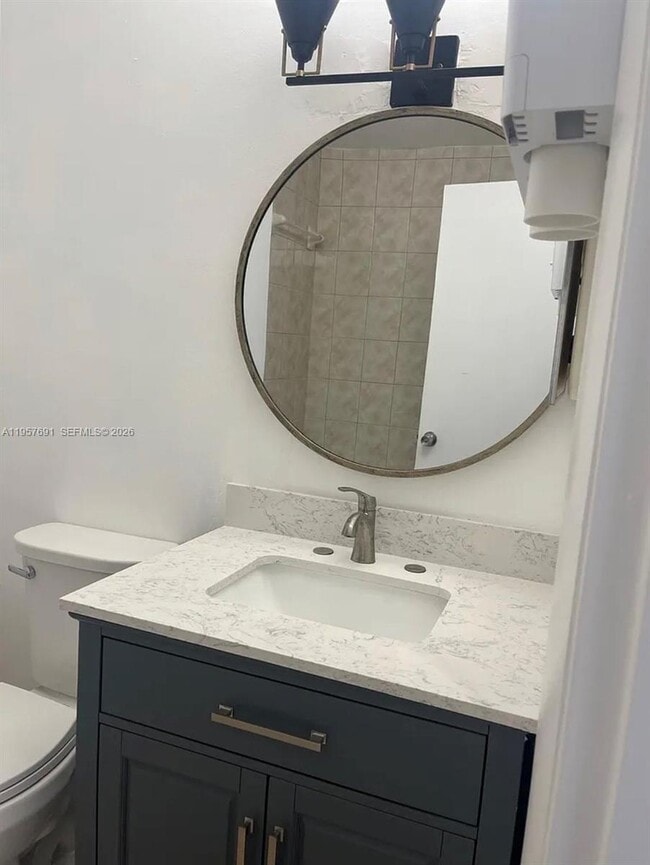 Building Photo - 975 N Franklin Ave