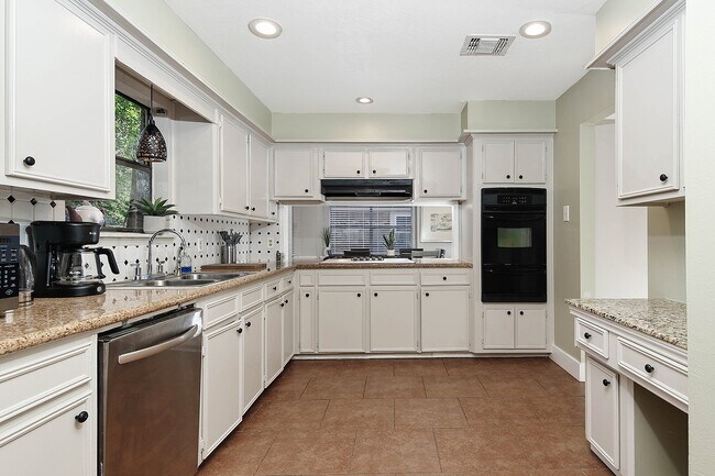 Building Photo - 103 N Deerfoot Cir