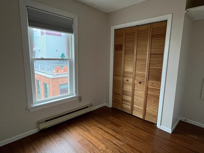 Building Photo - Bright, FURNISHED 2-Bedroom in Prime Burlington Location — Available NOW!
