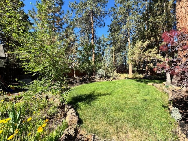 Building Photo - FOR RENT: FURNISHED LONG-TERM EXTREMELY CO...