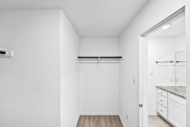 Building Photo - UP TO 1 MONTH FREE RENT!!! No Stairs, No Carpet, No Compromises.