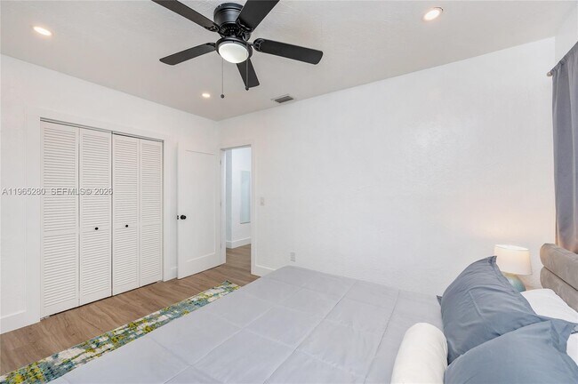 Building Photo - 3321 NW 19th Terrace