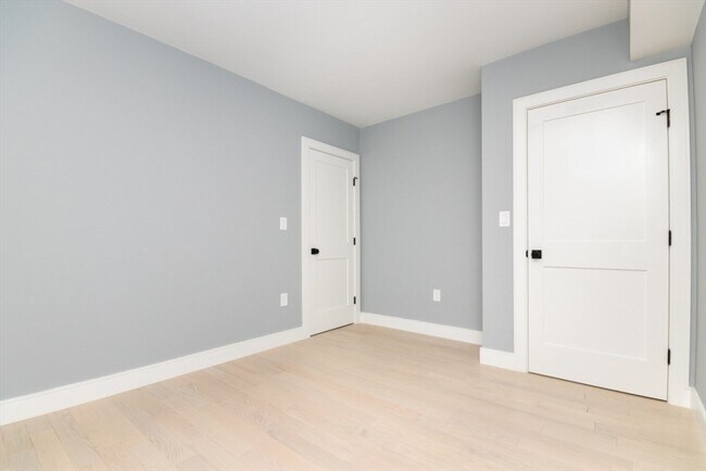 Building Photo - 140 Otis St