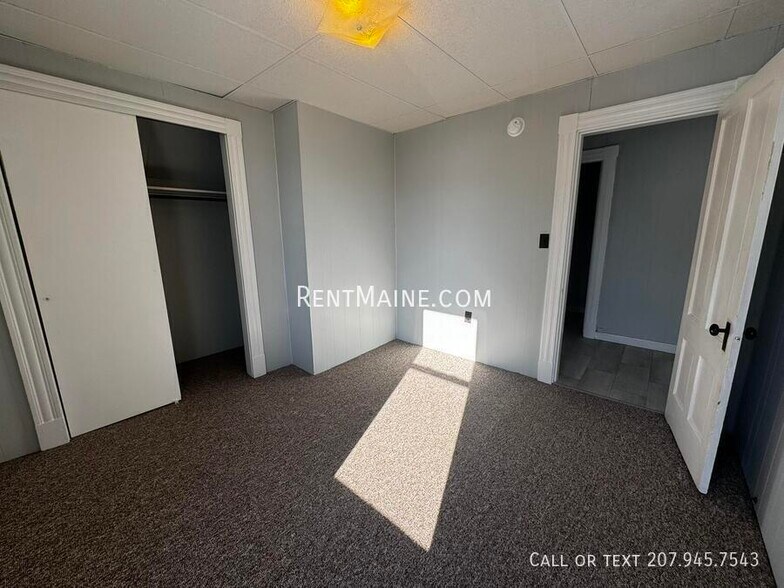 Building Photo - 17 Edwards St