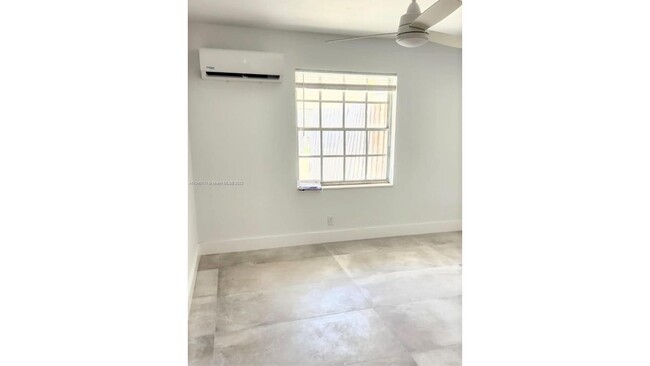 Building Photo - 330 Southwind Dr