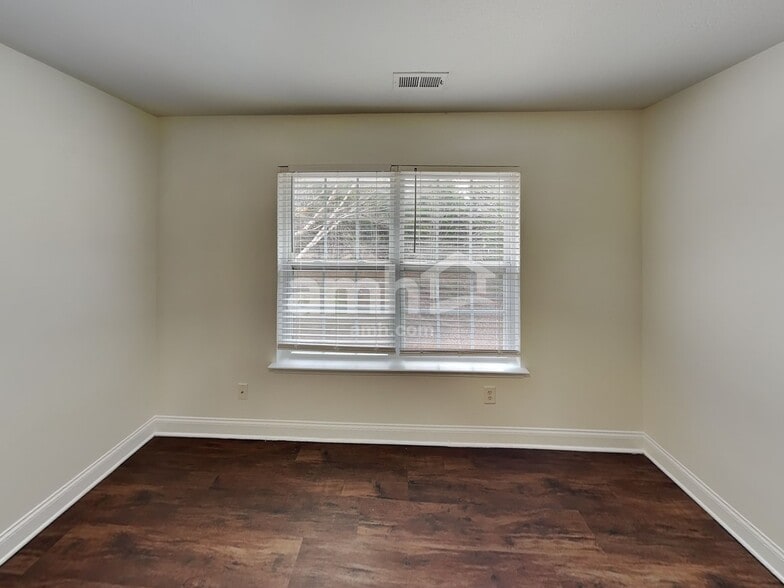 Building Photo - 1684 Woods Ln