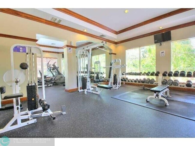 Building Photo - 4808 N State Rd 7