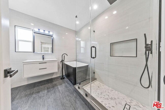Building Photo - 5455 Harcross Dr