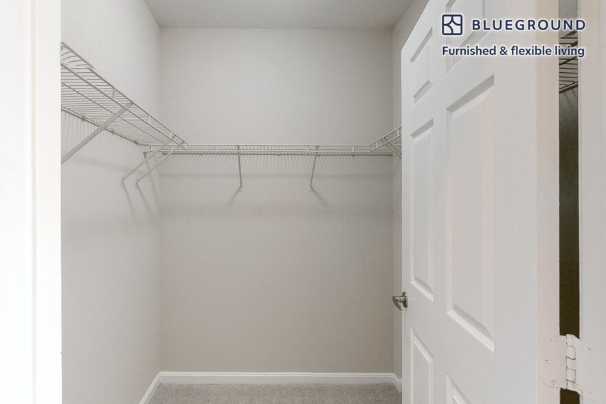 Building Photo - 2350 26th Ct S