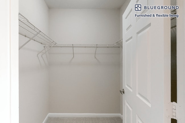 Building Photo - 2350 26th Ct S