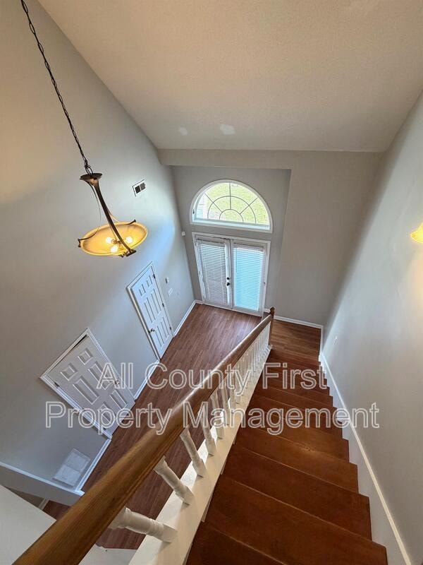 Building Photo - 2215 Lake Royale Dr