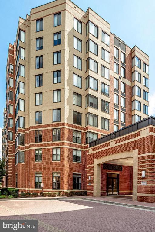 Building Photo - 2220 Fairfax Dr