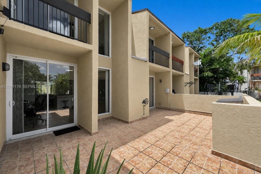 Building Photo - 9133 Fontainebleau Blvd
