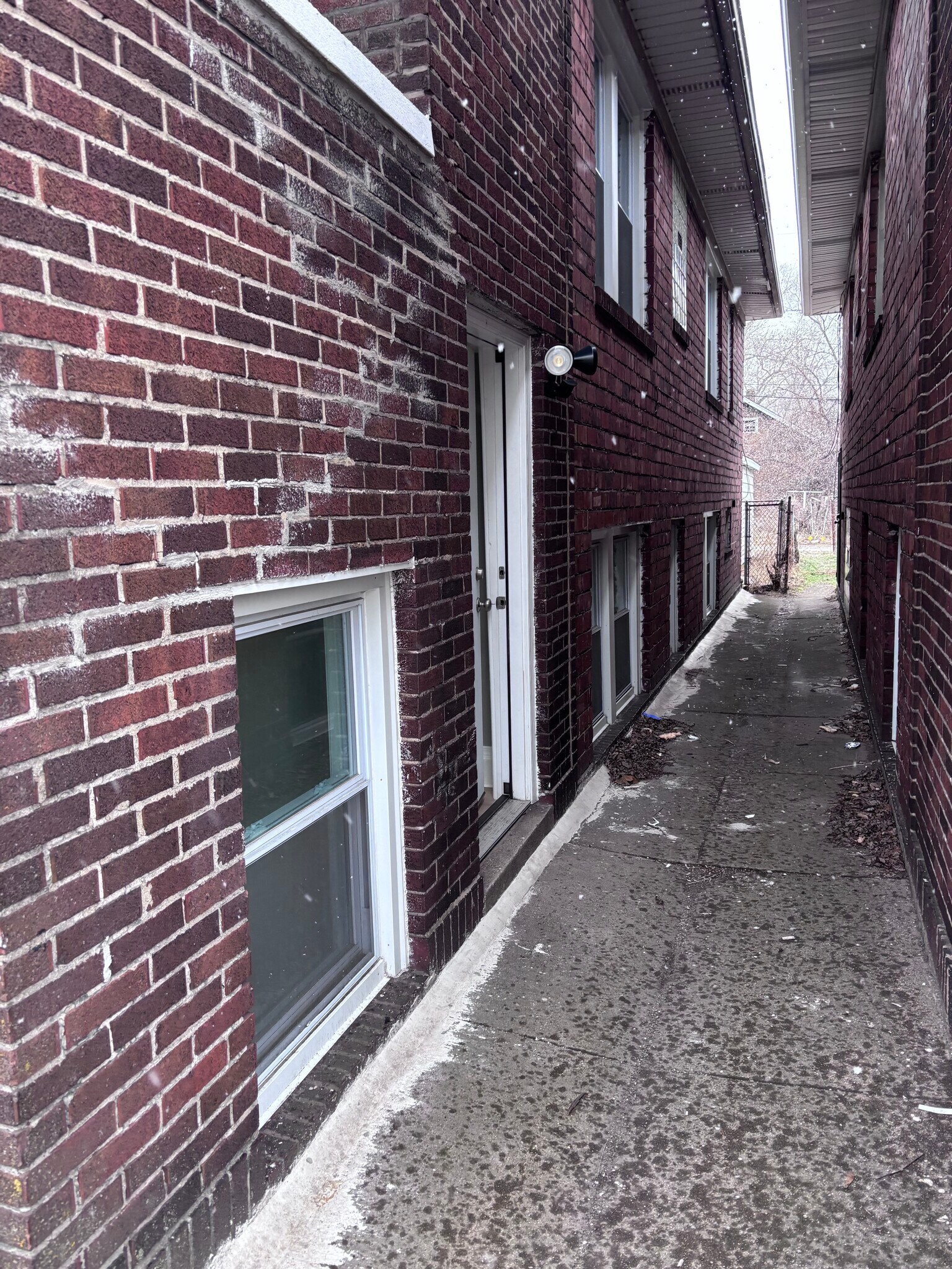 Building Photo - 1052 Tyler St