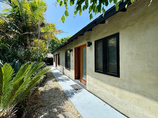 Building Photo - 330 4th Ave