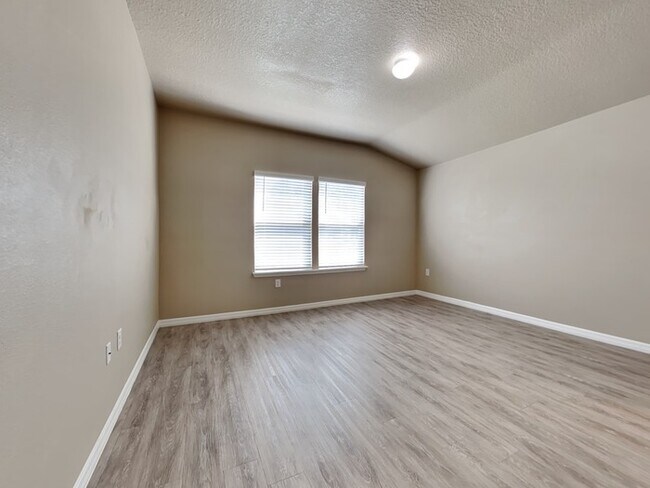 Building Photo - 8688 Kaye Ln